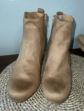 American Eagle Women's Faux Suede Ankle Boots - Size 8.